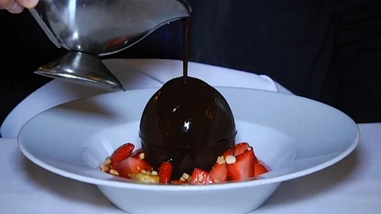 ניב גלבוע במסעדת ג'וי