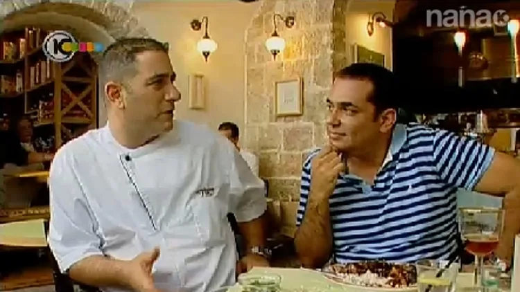 ניב גלבוע עם אבי לוי במסעדת המוציא