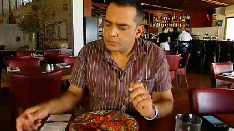 ניב גלבוע מבקר בחצר של גולדמן