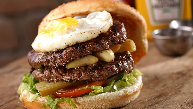 המבורגר טאצ' דאון במיטבול לביקורת מסעדה ראשית ולהפניות