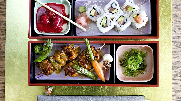 בנטו במסעדת Yoshi שבמונקו מביקורת המסעדות של רם פריס על מונקו