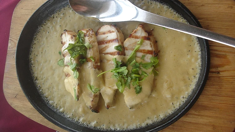 חזה עוף ברוטב חמאת בוטנים