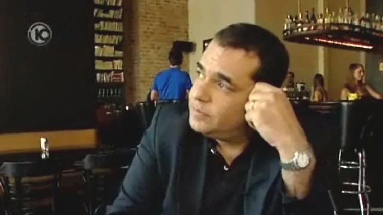 ניב גלבוע מבקר במסעדת המבורג ברחובות