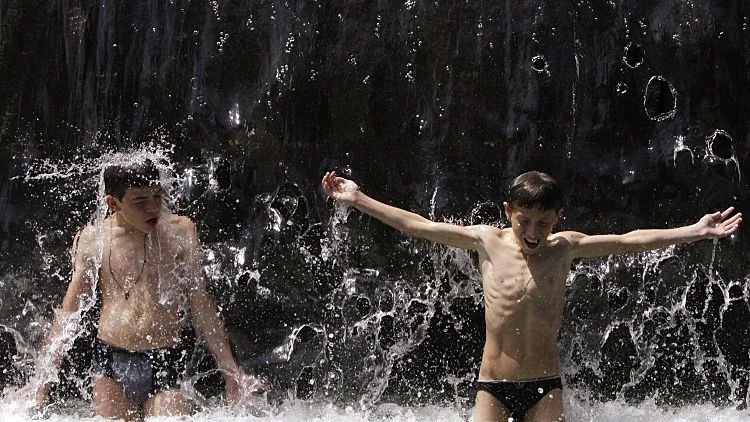 במקום טורקיה: רומניה, כרתים והמלדיביים