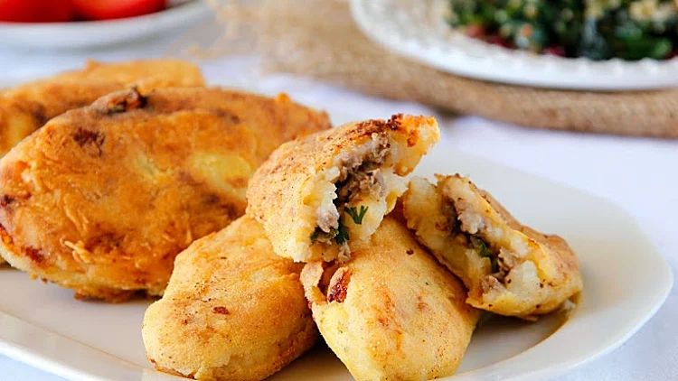 קאטלטי - קציצות תפוח אדמה במלית בשר מטוגן