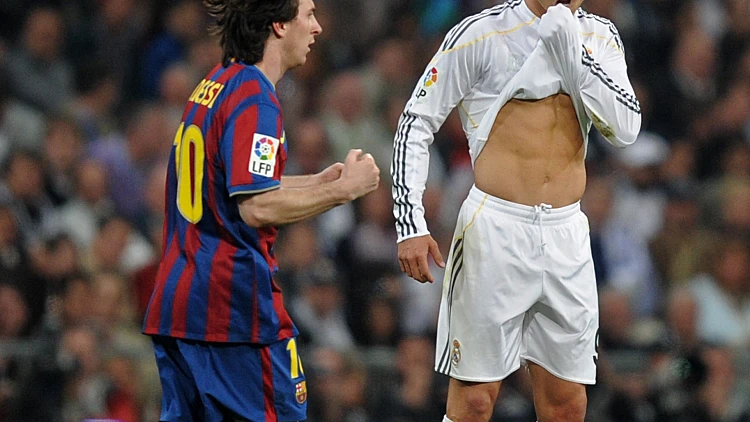 רונאלדו שבוז ליד מסי בקלאסיקו