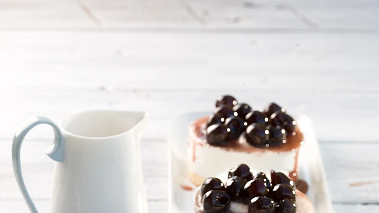 עוגת גבינה ודובדבנים