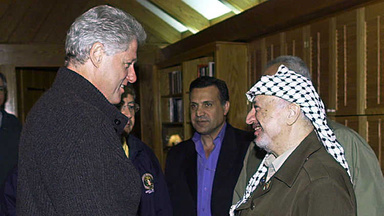 ביל קלינטון ויאסר ערפאת בשיחות קמפ דייויד 2000