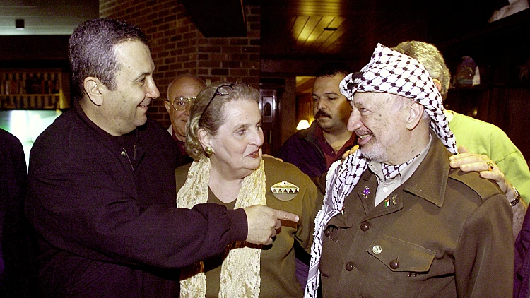 יאסר ערפאת, מדלן אולברייט ואהוד ברק בשיחות קמפ דייויד 2000