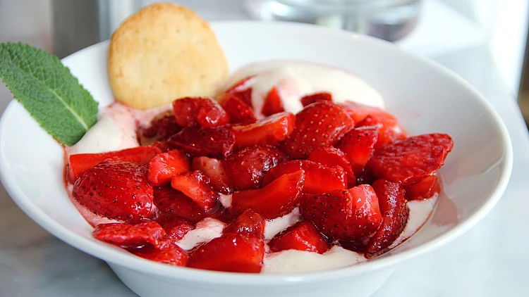 קינוח תותים במסקרפונה של עומר מילר