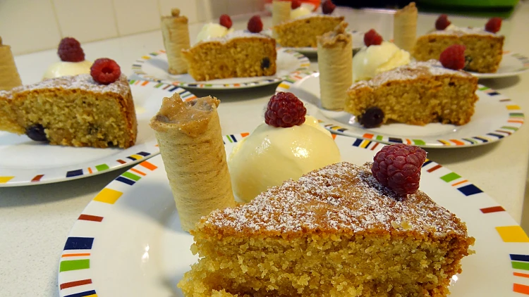 עוגת שקדים ושוקלד מריר