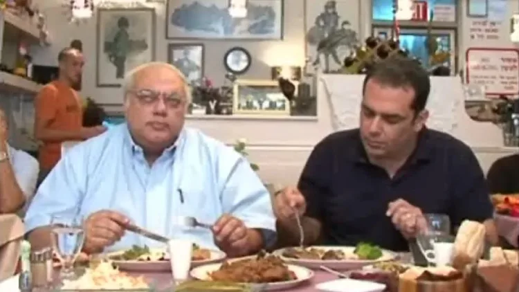 ניב גלבוע מבקר במסעדת שמוליק כהן