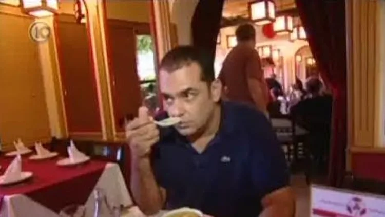 ניב גלבוע מבקר במסעדת הסינית האדומה