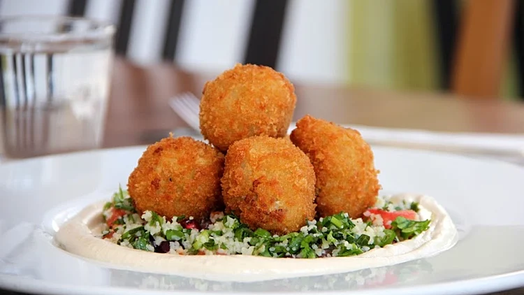 לביבות כרובית וטחינה