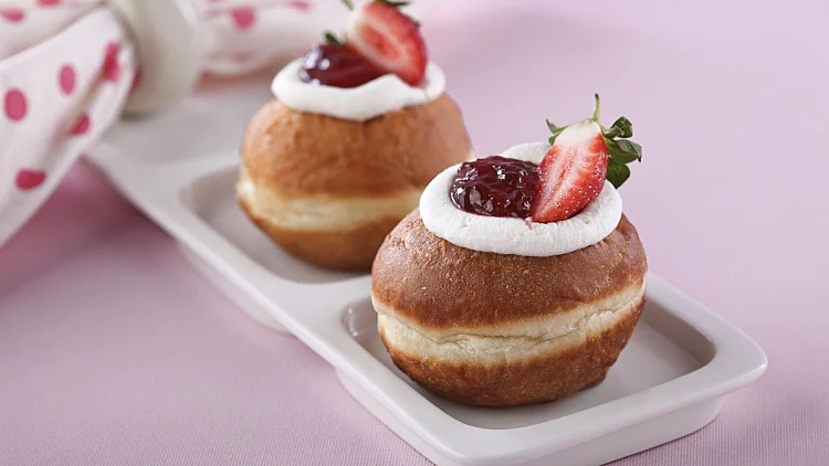 סופגניות מסקרפונה ותות של מתוקה