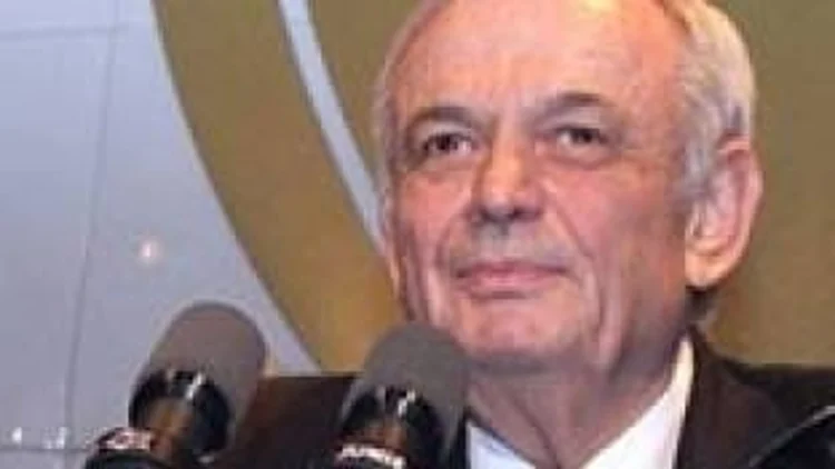 בעל השליטה ויו"ר סינרון יצרנית ציוד להסרת שיער והצרת היקפים