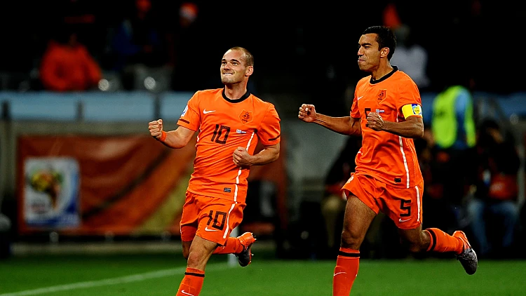 ווסלי סניידר וג'יובאני ואן ברונקהורסט חוגגים