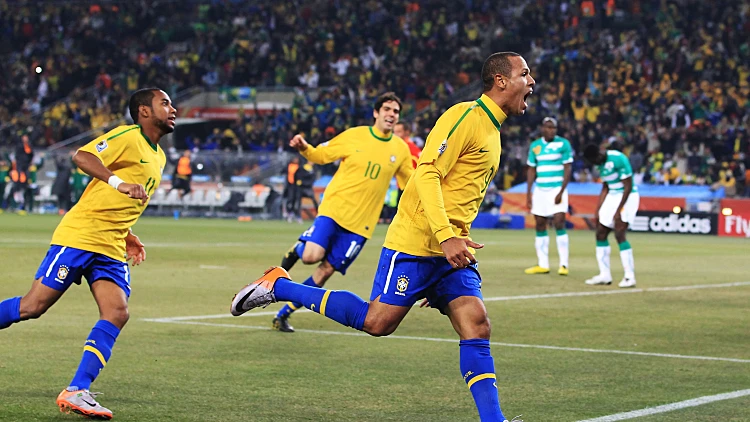 חגיגת שער של ברזיל מול חוף השנהב