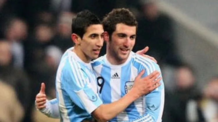 אנחל די מריה עם גונזלו היגוואין