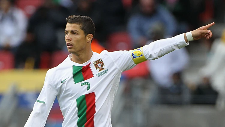 כריסטיאנו רונאלדו במדי פורטוגל מול חוף השנהב