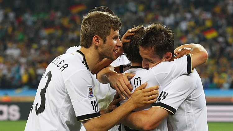 שחקני נבחרת גרמניה חוגגים אחרי שער מול אוסטרליה