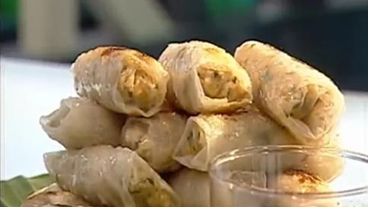 דפי אורז במילוי עוף