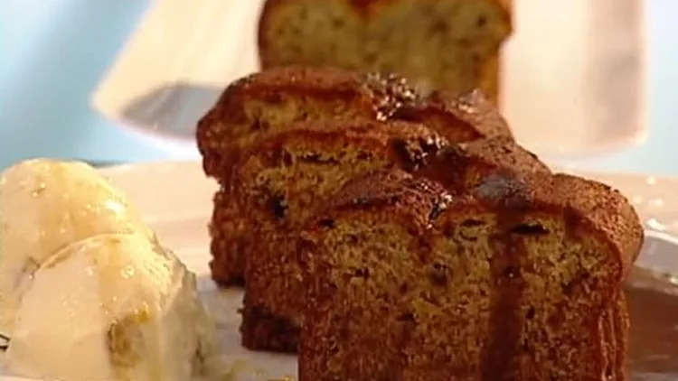 עוגת תמרים עם גלידת טימין