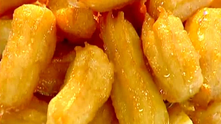 עוגיות מטוגנות ומבושלות בסירופ סוכר מתוך התוכנית של אהרוני 23.2.2011