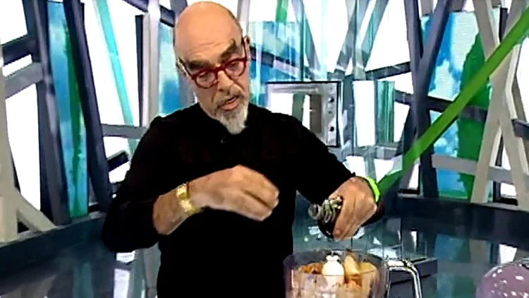 עוגת בננות עם בננה מזוגגת ברום