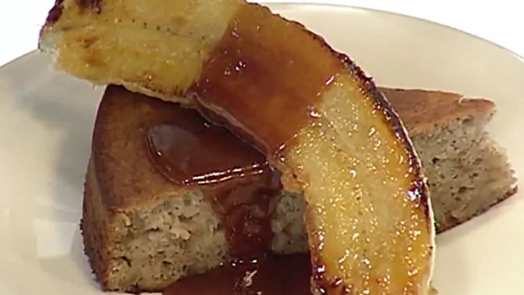 עוגת בננות עם בננה מזוגגת ברום