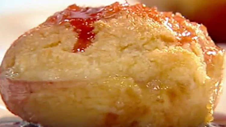 אפרסקים ממולאים ברוטב חמאה ויין אדום