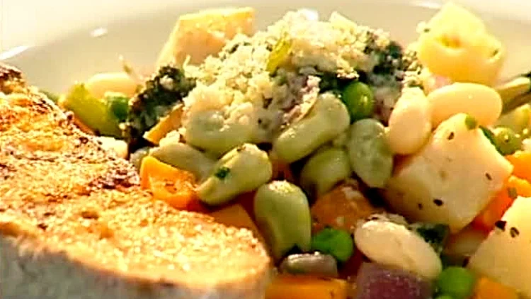 אהרוני מכין מרק ריבולטה