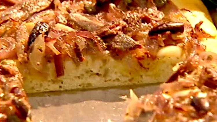 אהרוני מכין פיסלדייה