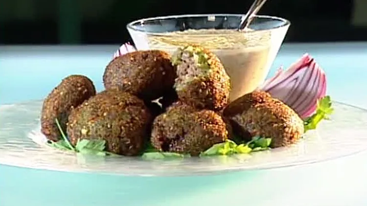 פלאפל במילוי בשר עם טחינה - אהרוני