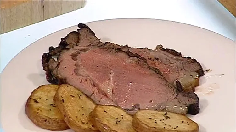 אהרוני מכין פריים ריב ען תפוחי אדמה