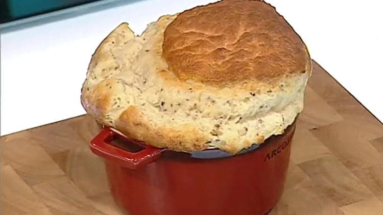 אהרוני מכין סופלה גבינות