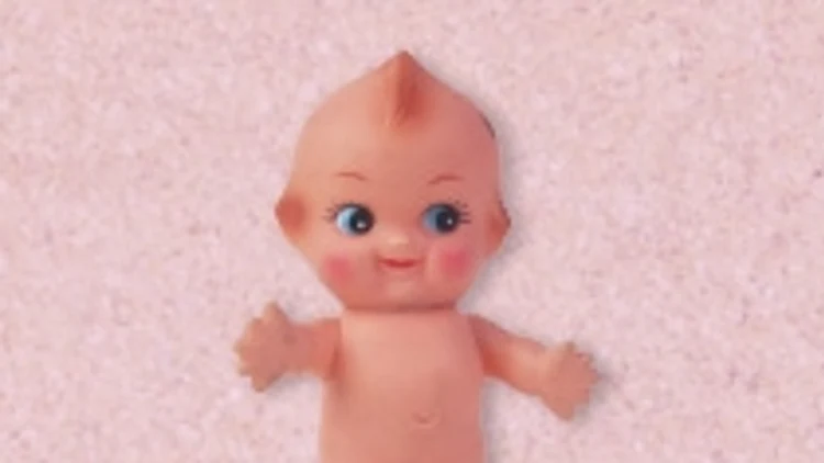 תינוק בובה