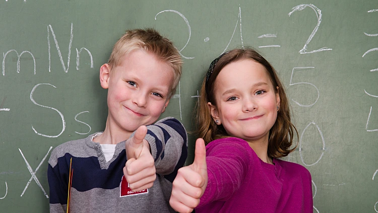 ילדים בלימודים