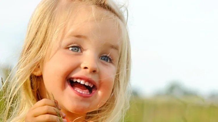 ילדה עם אבטיח