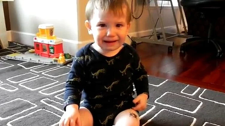 יו טיוב בייבי: לא רוצה מדבקת קעקוע