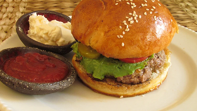 הכי אמריקאי • מתכון להמבורגר בלחמנייה