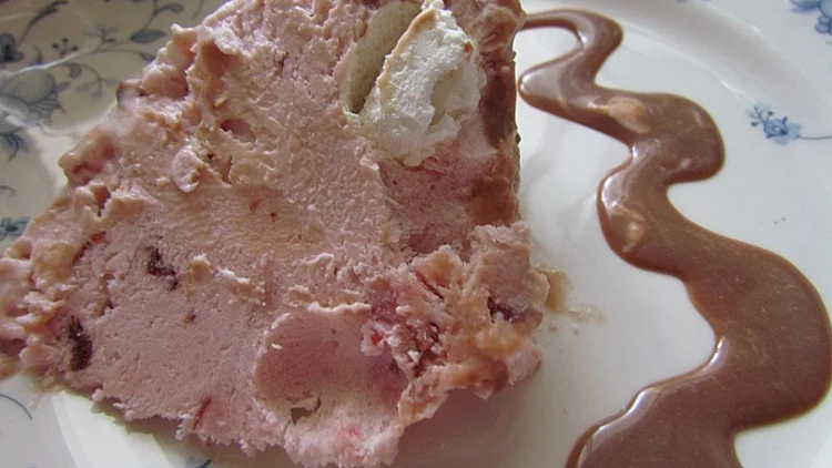 מתכון לעוגת גלידה בציפוי שוקולד