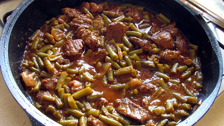 קוביות בקר עם שעועית ירוקה