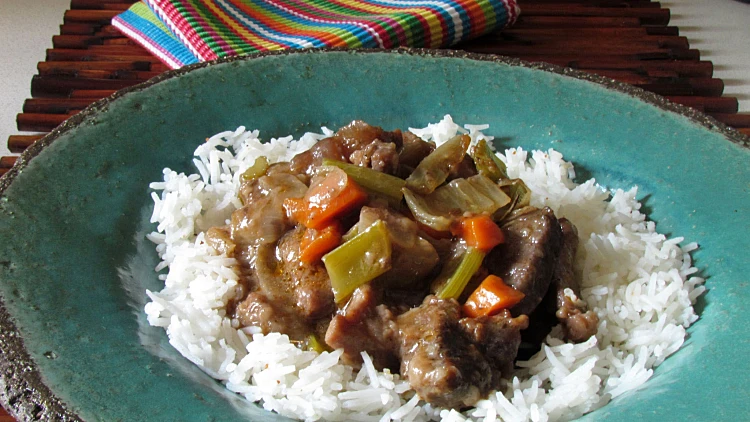 צלי בקר עם אורז לבן