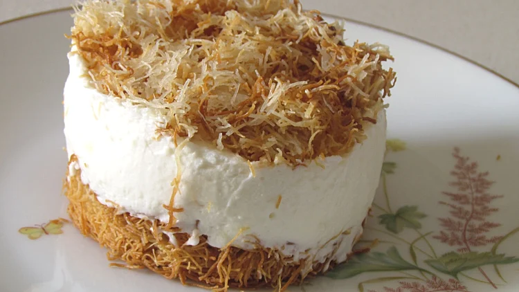 מוס גבינה עם אטריות קדאיף