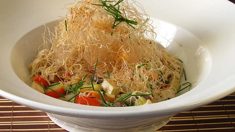 מוקפץ אטריות אורז