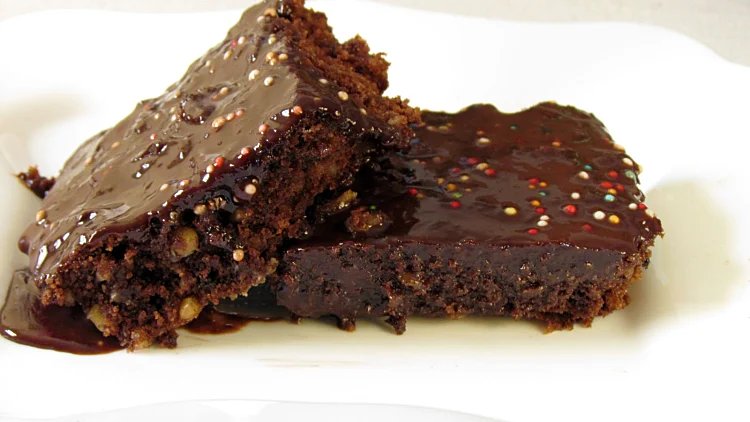 עוגת שוקולד ואגוזים