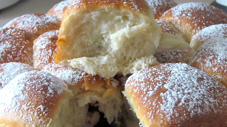 כופתאות שמרים במילוי ריבה ופרג