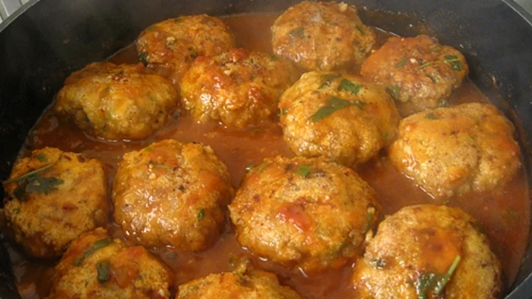 קציצות ופטריות ברוטב עגבניות - סופשבוע עם חיהל'ה