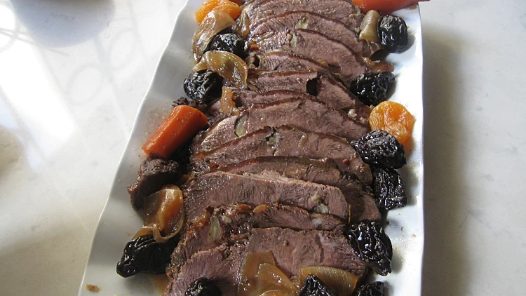 צלי כתף עם פירות יבשים - סופשבוע עם חיהל'ה